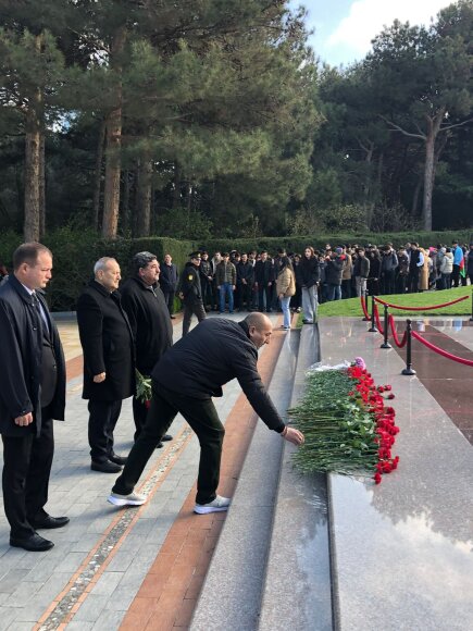 "İrəvan " futbol klubunun idarə heyəti fəxri xiyabanda ümummilli lider Heydər Əliyevin məzarını ziyarət ediblər.