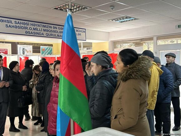Suraxanıda seçki məntəqələrinə seçici axını müşahidə olunur