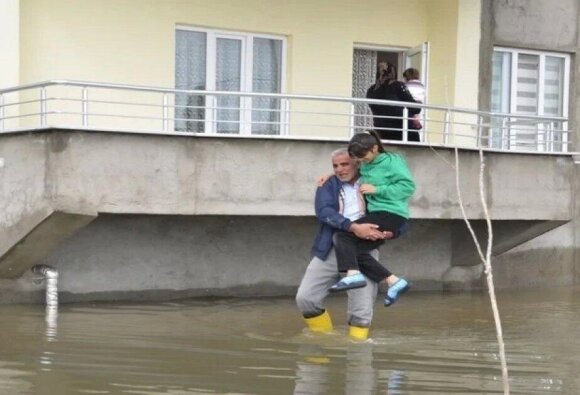 Malatya və Hakkari bölgələrində yağış səbəbindən evləri su basıb
