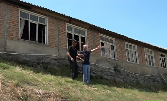 Yevlaxda sahil boyu evlər uçmaq təhlükəsi ilə üz-üzə - VİDEO
