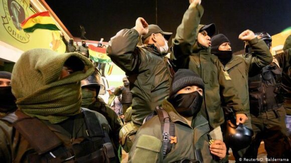 Boliviyada çevrilişə cəhd edən 10 hərbçi həbs edildi