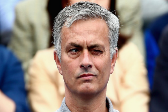 Mourinyo “Çelsi”nin paltardəyişmə otağında hansı təhlükə ilə üzləşib?
