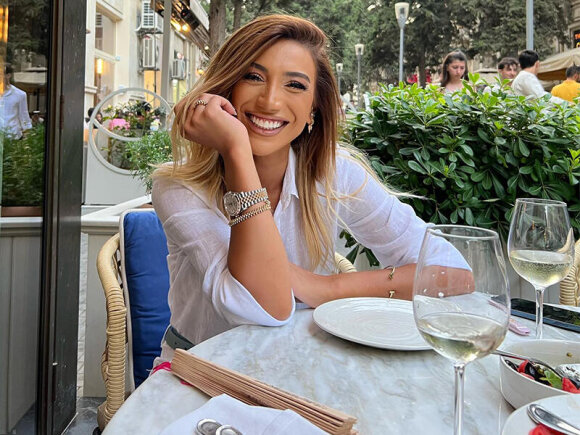Nə qədər çağırsa da, Röya üzünə belə baxmadı: O müğənni kimdir?