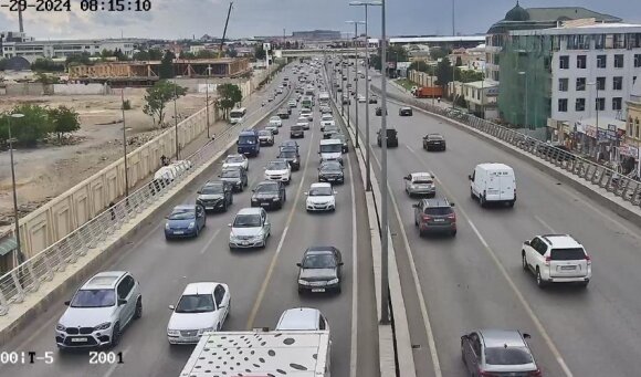 Bakıda tıxac yaranan yollar - SİYAHI