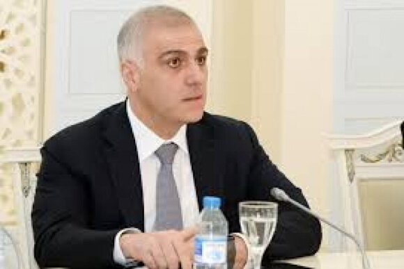 Nazir müavinindən taksi xidmətindən kənarlaşdırılan sürücülərə təklif