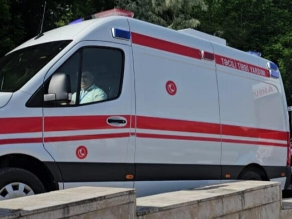Azərbaycanda ağır qəza: bir ailənin üç üzvü xəsarət aldı