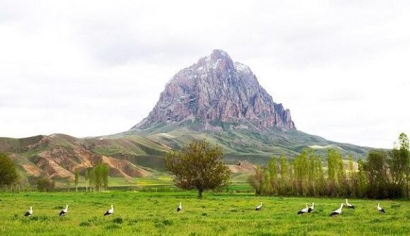 Əfsanəvi dirilik suyu Naxçıvanda bu dağda gizlənir