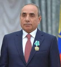 Yaqub Eyyubovun oğlu İngiltərədəki şirkətlərindən birini bağlayıb