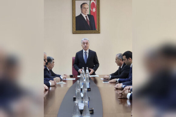 Rüstəm Xəlilov kollektivə təqdim olundu