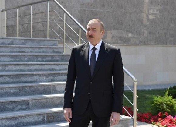 İlham Əliyev "Xəqani" bağında yaradılan şəraitlə tanış olub