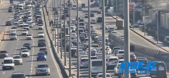 Bakıda baş verən qəza sıxlığa səbəb oldu