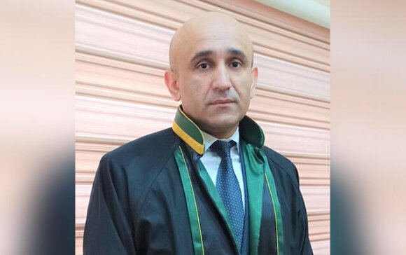 Tanınmış vəkil Bakı bulvarında qəfil vəfat etdi -