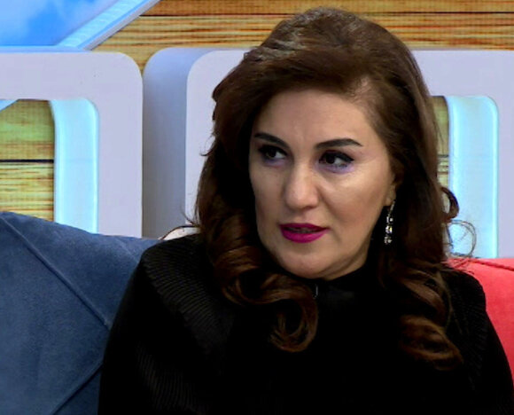 Əməkdar artist canlı oxuya bilməyən tələbəsindən danışdı