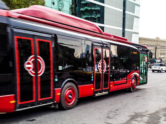 Bakıda "Prado" "BakuBus"a ÇIRPILDI