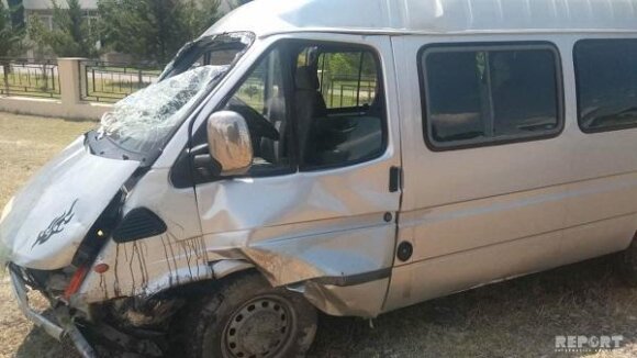 Bakıda sərnişinlə dolu mikroavtobus qəzaya düşdü: 10-dan çox yaralı var