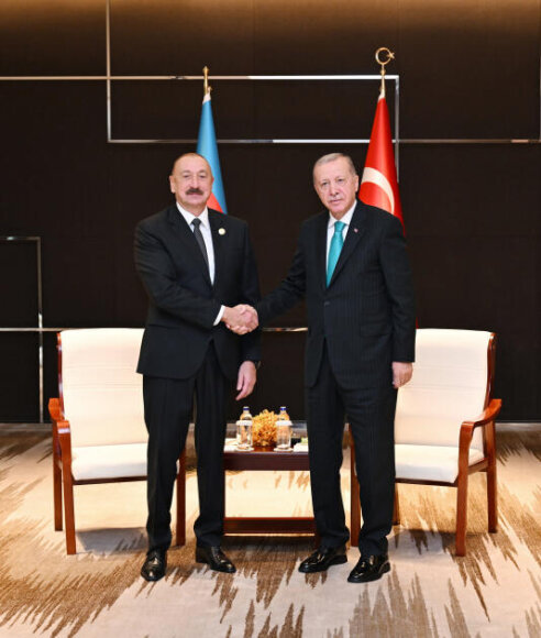 Tiencində İlham Əliyevin Ərdoğanla görüşü keçirilir