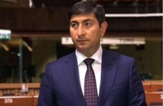 Elşad Həsənov bir ildir əl-qolunu yanına sallayıb durub: YƏNİ İŞ GÖRMÜR... - FOTOFAKT