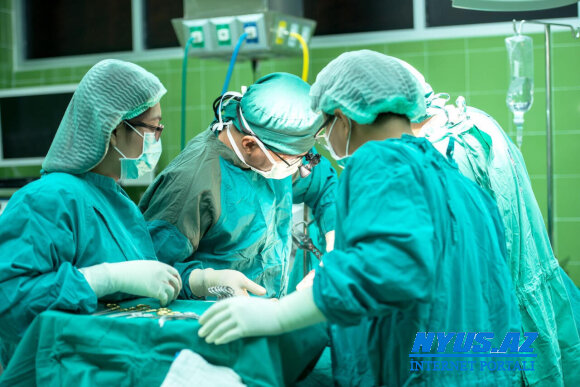 Dünyada ilk dəfə hamilə qadın qarın boşluğu açılmadan əməliyyat olundu
