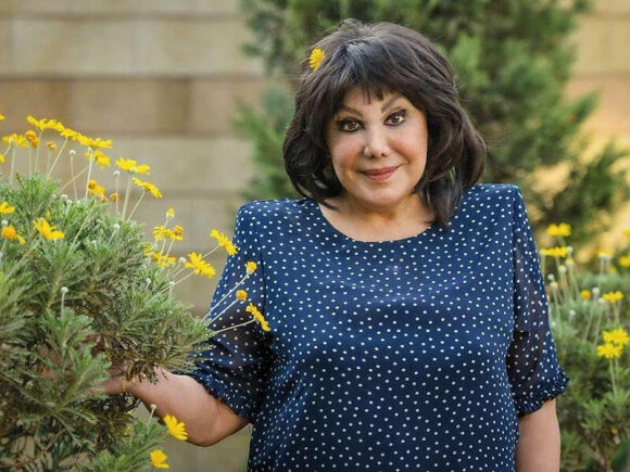 "Xoşbəxt sənətkar deyiləm, səsimi boğdular" - Flora Kərimova