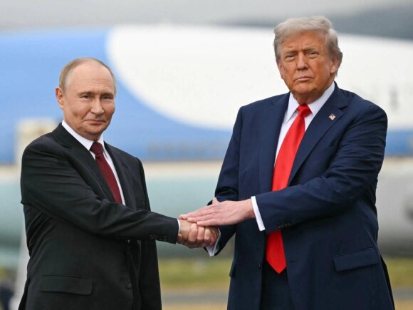Zelenski ilə görüşdən qabaq Putinə zəng etdi