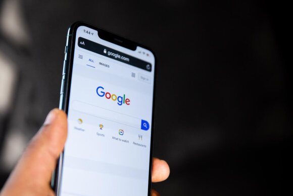 "Google" istifadəçilərini gizlicə dinləyir? - Məhkəməyə verildi