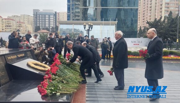 Ceyhun Bayramov "Ana harayı" abidəsini ziyarət etdi