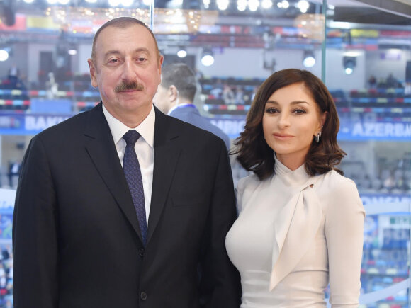 Prezident İlham Əliyev və Birinci xanım Mehriban Əliyeva Xalq şairi Nəriman Həsənzadəni təbrik ediblər