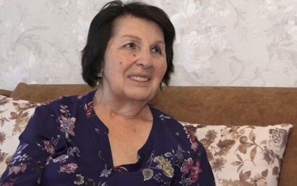 “Soruşur ki, "Məni nə üçün öpürsünüz?"
