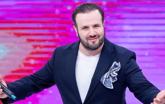 "Atam yaşda sənətçini hər gün efirdə görəndə utanıram"