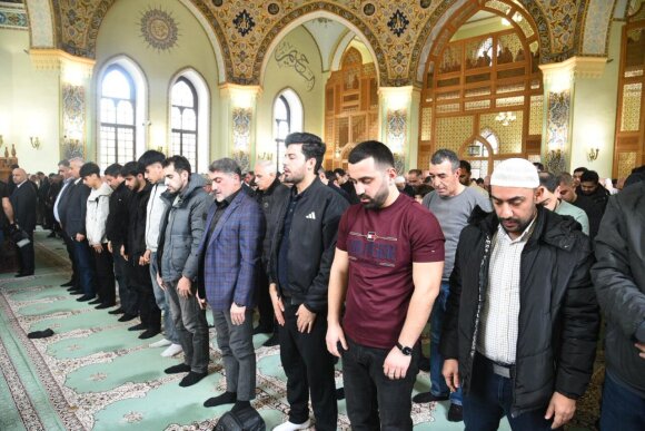 Təzəpir məscidində bayram namazı qılındı