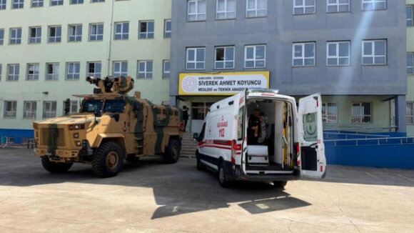 Türkiyədə liseyə silahlı HÜCUM: Yaralananlar var