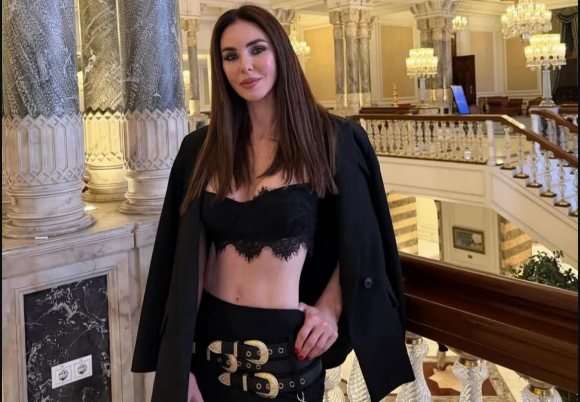 53 yaşında gənc qızlara meydan oxuyur - FOTO