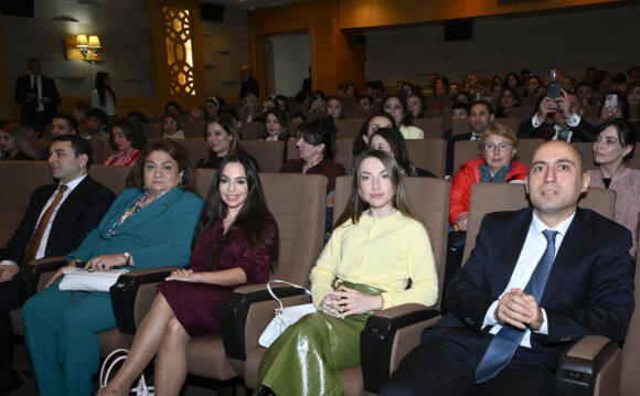 Leyla Əliyeva və Alena Əliyeva “Mən, Lalə, bir də Şerlok Holms 2” filminin ikinci mövsümünün təqdimat mərasimində iştirak ediblər - FOTO