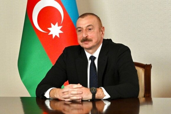 Prezident paraqvaylı həmkarını təbrik etdi
