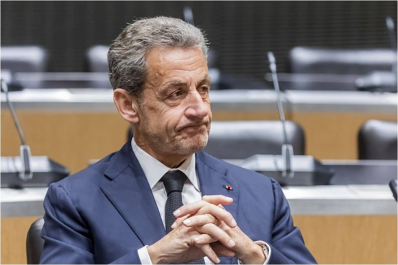 Nikola Sarkozi azadlığa çıxdı