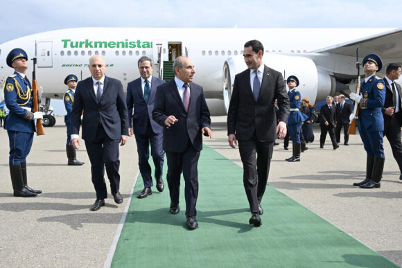 Türkmənistan Prezidenti Sərdar Berdiməhəmmədov Azərbaycana səfərə gəlib - FOTO