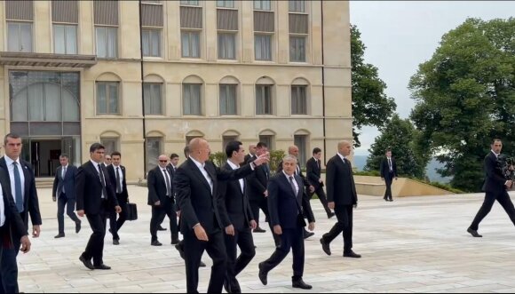 İlham Əliyev və Sərdar Berdiməhəmmədovun Şuşa gəzintisindən görüntülər
