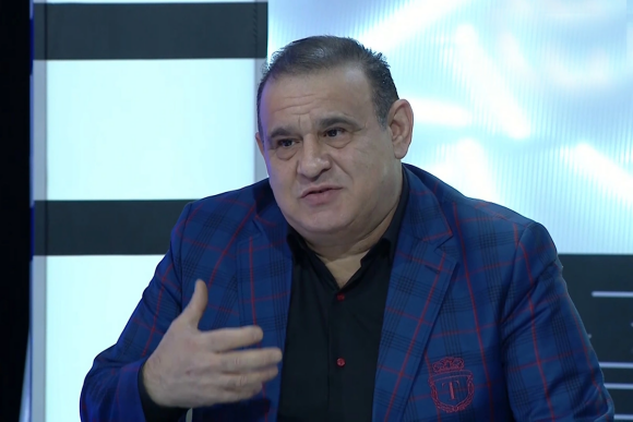 Tacir qalmaqallı görüntüsündən danışdı: “Baldırım açıq deyildi"