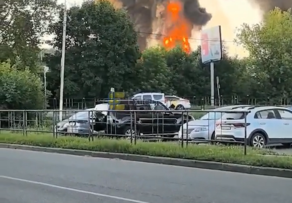 Moskvaya 370 dronla hücum: Mer hamısı vurulub deyir, amma neft anbarı yanır...