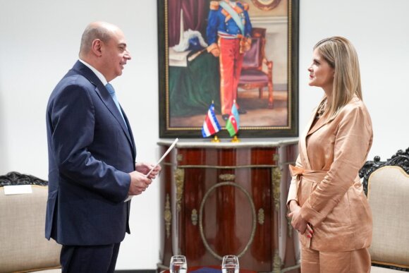 Azərbaycanın səfiri etimadnaməsini Kosta Rika Prezidentinə təqdim edib