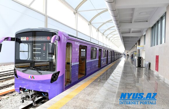 Metroda qatarlar 15 dəqiqədir hərəkətsiz qalıb - Səbəb - (Yenilənib)