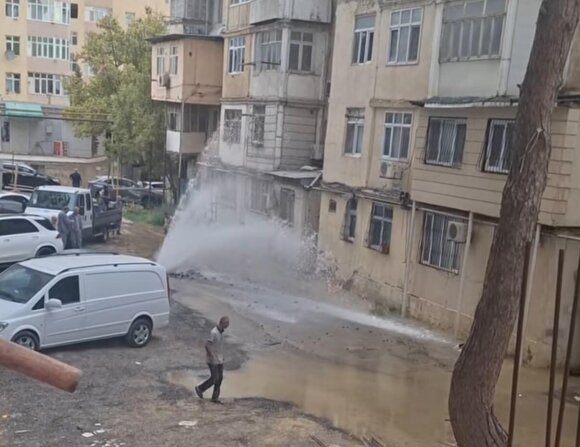 Yasamalda su borusu partladı