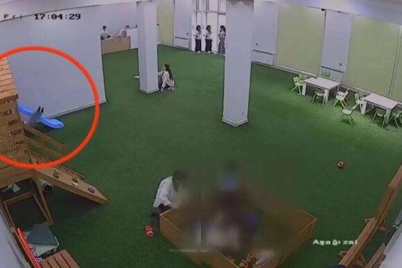 Sumqayıtda bağçada nəzarətsiz qalan uşağın qolu qırıldı - Anbaan - VIDEO
