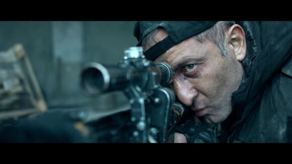 Hikmət Rəhimov “44” filminin çəkilişlərindən danışıb: Qarlı küçədə hava beton tikilinin içindən daha isti idi