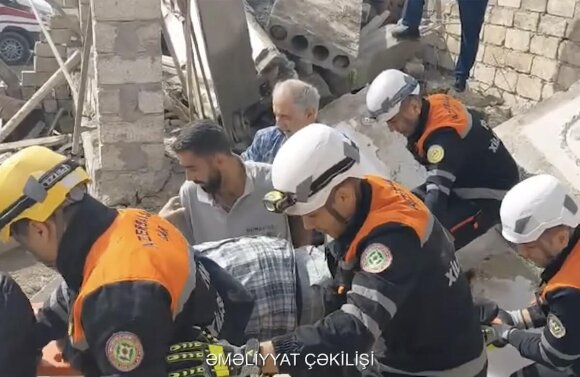 Suraxanıda yaşayış evində uçqun olub, ölən və yaralı var - VİDEO