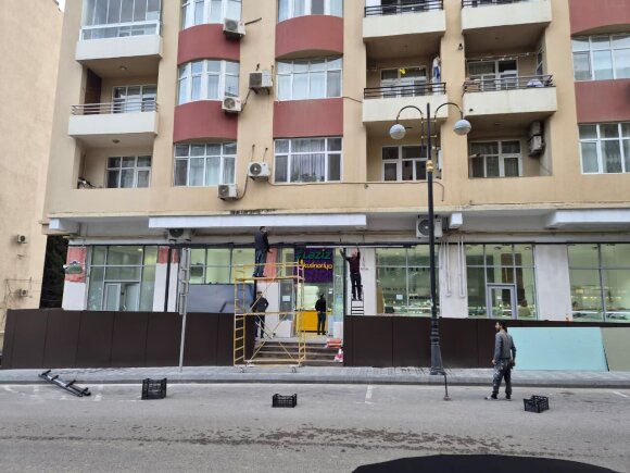 Bakıda piyada səkisinin zəbt edilməsinin qarşısı alındı - FOTO