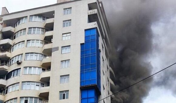 Bakıda binada yanğın olub, sakinlər təxliyə edilib